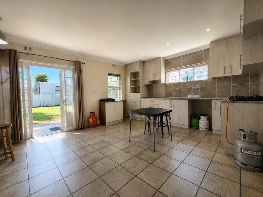 5 Bedroom Property for Sale in Wynberg Western Cape